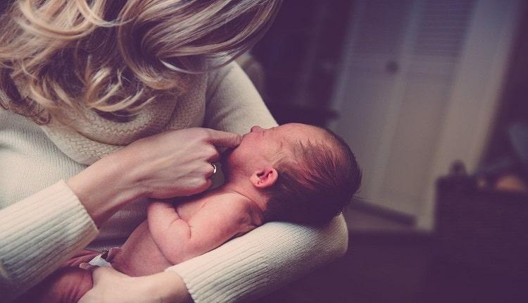 13 علت شیر نخوردن نوزاد و راهکار های مناسب آن