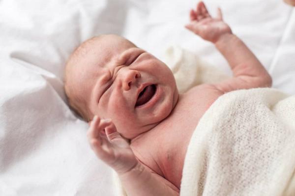 گریه ممتد نوزاد از چه زمانی کاهش می یابد؟