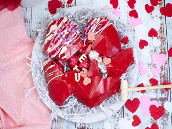 طرز تهیه قلب سورپرایز شکلاتی ولنتاین به 2 روش با تصاویر مرحله ای
