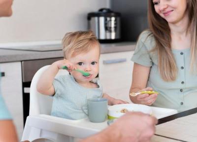چگونه کودک خود را با غذای جامد آشنا کنیم؟