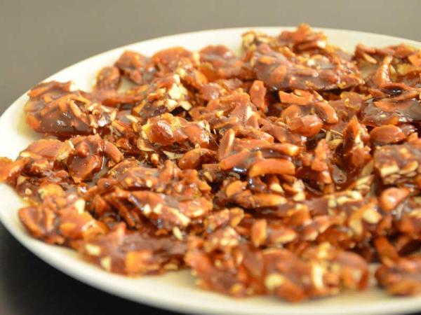 طرز تهیه سوهان گردویی در 8 قدم ، چکار کنم سوهان روغن نندازه؟ طرز تهیه سوهان گردویی در 8 قدم ، چکار کنم سوهان روغن نندازه؟